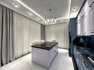 Bakı, həyət evi 5 otaqlı, satılır, 350 m² , 8 sot , Xəzər rayonu, Şüvəlan