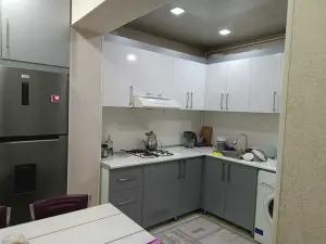 Bakı, köhnə tikili 2 otaqlı, satılır, 60 m²  , Binəqədi rayonu, 8-ci mikrorayon
