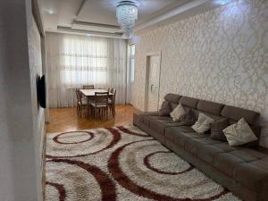 Bakı, yeni tikili 4 otaqlı, kirayə, 110 m²  , Binəqədi rayonu, 6-cı mikrorayon