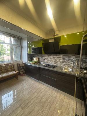 Bakı, köhnə tikili 4 otaqlı, satılır, 110 m²  , Binəqədi rayonu, 8-ci mikrorayon