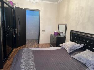 Bakı, köhnə tikili 2 otaqlı, satılır, 70 m²  , Binəqədi rayonu, 9-cu mikrorayon