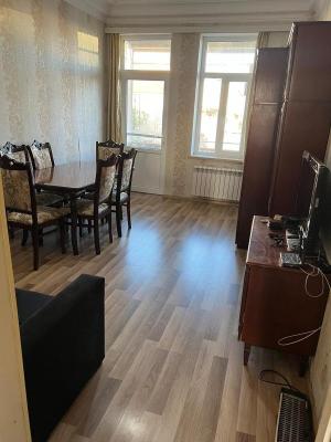 Bakı, köhnə tikili 2 otaqlı, satılır, 70 m²  , Yasamal rayonu, Yasamal qəs.