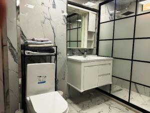 Bakı, köhnə tikili 3 otaqlı, satılır, 80 m²  , Nizami rayonu, 8-ci kilometr