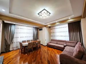3 otaqlı yeni tikili, satılır, 132 m², Bakı, Nizami rayonu