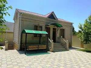 5 otaqlı bağ/həyət evi, satılır, 300 m², 7 sot, Bakı, Xəzər rayonu, Buzovna