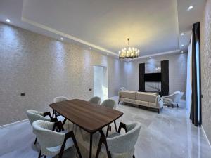 Bakı, həyət evi 4 otaqlı, satılır, 270 m² , 3 sot , Xəzər rayonu, Şüvəlan