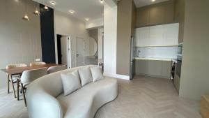 Bakı, yeni tikili 2 otaqlı, kirayə, 65 m²  , Xətai rayonu, Ağ şəhər