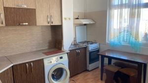 Bakı, köhnə tikili 2 otaqlı, satılır, 65 m²  , Xətai rayonu