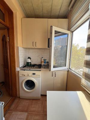 Bakı, köhnə tikili 3 otaqlı, satılır, 48 m²  , Nəsimi rayonu, 4-cü mikrorayon