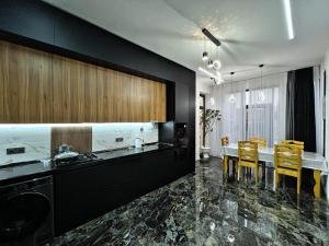 Bakı, bağ/həyət evi 4 otaqlı, satılır, 220 m² , 2.5 sot , Xəzər rayonu, Şüvəlan