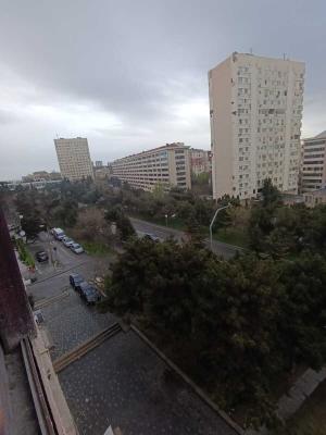 Bakı, köhnə tikili 5 otaqlı, satılır, 120 m²  , Binəqədi rayonu, 8-ci mikrorayon