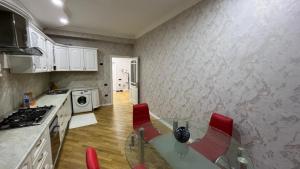 Bakı, yeni tikili 2 otaqlı, günlük kirayə, 84 m²  , Nərimanov rayonu, Böyükşor qəs.