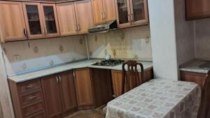 Bakı, köhnə tikili 2 otaqlı, satılır, 70 m²  , Binəqədi rayonu, 8-ci mikrorayon