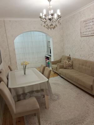 Bakı, köhnə tikili 2 otaqlı, satılır, 60 m²  , Binəqədi rayonu, 8-ci mikrorayon