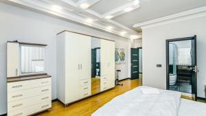 Bakı, yeni tikili 3 otaqlı, kirayə, 135 m²  , Yasamal rayonu, Yasamal qəs.