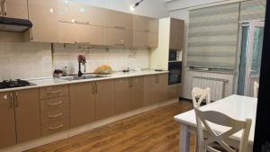 Bakı, yeni tikili 2 otaqlı, kirayə, 90 m²  , Yasamal rayonu, Yeni Yasamal qəs.