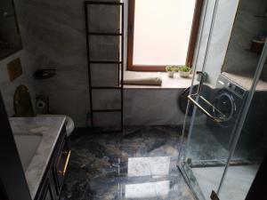 Bakı, köhnə tikili 2 otaqlı, kirayə, 65 m²  , Səbail rayonu