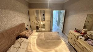 Bakı, köhnə tikili 5 otaqlı, satılır, 120 m²  , Suraxanı rayonu, Yeni Günəşli qəs.