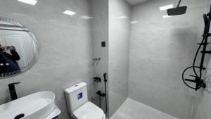 Bakı, köhnə tikili 2 otaqlı, satılır, 40 m²  , Binəqədi rayonu, 7-ci mikrorayon