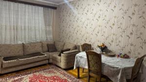 Bakı, köhnə tikili 2 otaqlı, satılır, 55 m²  , Nəsimi rayonu, 5-ci mikrorayon