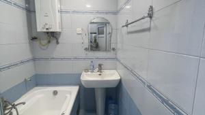 Bakı, köhnə tikili 2 otaqlı, satılır, 50 m²  , Binəqədi rayonu, 7-ci mikrorayon