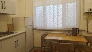 Gəncə, köhnə tikili 4 otaqlı, günlük kirayə, 120 m²  