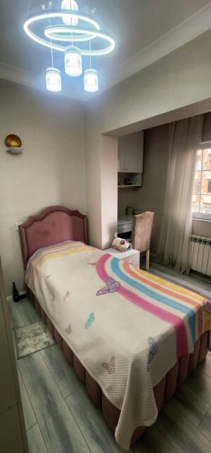 Bakı, köhnə tikili 3 otaqlı, satılır, 65 m²  , Binəqədi rayonu, 8-ci mikrorayon