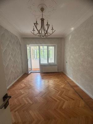 Bakı, köhnə tikili 4 otaqlı, satılır, 110 m²  , Binəqədi rayonu, 8-ci mikrorayon