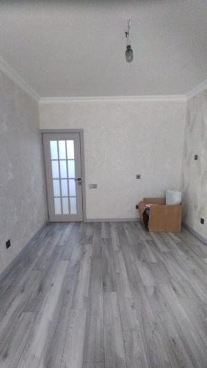 Bakı, köhnə tikili 4 otaqlı, satılır, 105 m²  , Binəqədi rayonu, 8-ci mikrorayon