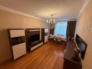 Bakı, köhnə tikili 4 otaqlı, satılır, 95 m²  , Xətai rayonu, H.Aslanov qəs.