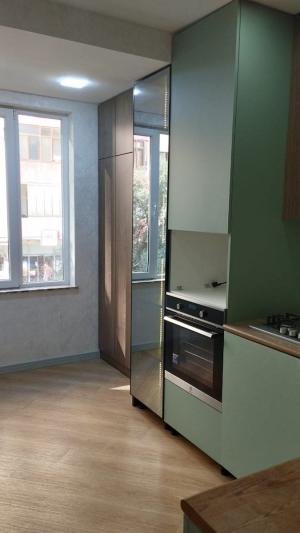 Bakı, köhnə tikili 4 otaqlı, satılır, 105 m²  , Binəqədi rayonu, 8-ci mikrorayon