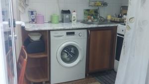 Bakı, köhnə tikili 2 otaqlı, satılır, 60 m²  , Binəqədi rayonu, 8-ci mikrorayon