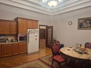 Bakı, həyət evi 7 otaqlı, satılır, 850 m² , 20 sot , Səbail rayonu, Badamdar qəs.