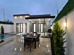 Bakı, bağ/həyət evi 4 otaqlı, satılır, 140 m² , 3 sot , Xəzər rayonu, Şüvəlan