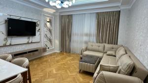 Bakı, yeni tikili 2 otaqlı, kirayə, 95 m²  , Xətai rayonu, Ağ şəhər