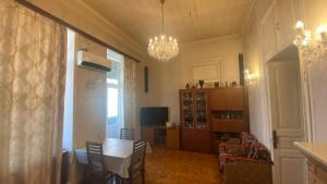 Bakı, köhnə tikili 4 otaqlı, satılır, 110 m²  , Səbail rayonu