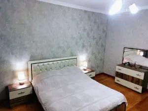 Bakı, köhnə tikili 3 otaqlı, satılır, 86 m²  , Binəqədi rayonu, 8-ci mikrorayon