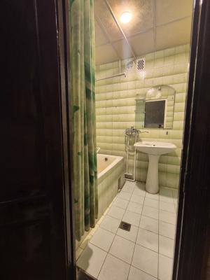 Bakı, köhnə tikili 4 otaqlı, satılır, 103 m²  , Nərimanov rayonu