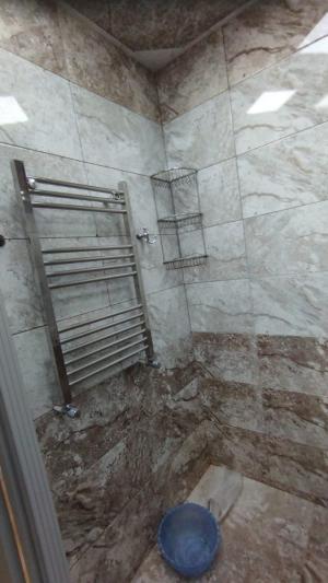 Bakı, köhnə tikili 4 otaqlı, satılır, 105 m²  , Binəqədi rayonu, 8-ci mikrorayon