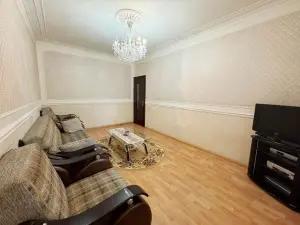 Bakı, köhnə tikili 3 otaqlı, satılır, 110 m²  , Binəqədi rayonu, 8-ci mikrorayon