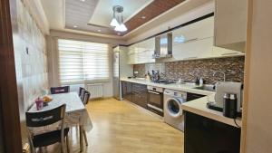 Bakı, yeni tikili 3 otaqlı, satılır, 120 m²  , Yasamal rayonu, Yeni Yasamal qəs.