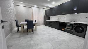 Bakı, yeni tikili 4 otaqlı, kirayə, 140 m²  , Xətai rayonu