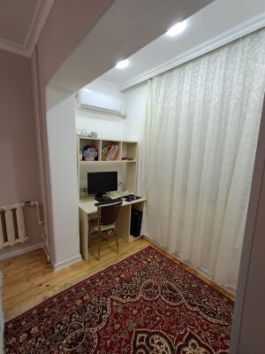 Bakı, köhnə tikili 2 otaqlı, satılır, 60 m²  , Binəqədi rayonu, 8-ci mikrorayon