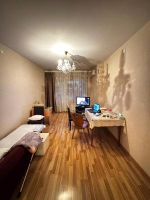 Bakı, köhnə tikili 4 otaqlı, satılır, 100 m²  , Binəqədi rayonu, 8-ci mikrorayon