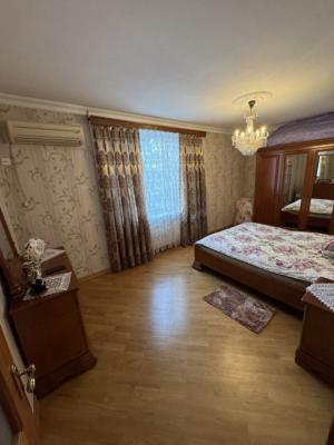 Bakı, köhnə tikili 2 otaqlı, satılır, 65 m²  , Binəqədi rayonu, 8-ci mikrorayon