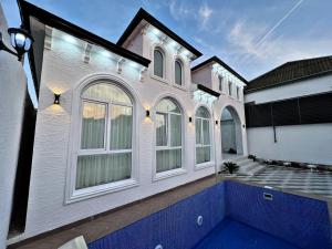 Bakı, bağ/həyət evi 4 otaqlı, satılır, 140 m² , 2.5 sot , Xəzər rayonu, Binə qəs.