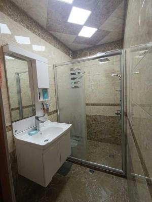 Bakı, köhnə tikili 5 otaqlı, satılır, 120 m²  , Binəqədi rayonu, 8-ci mikrorayon