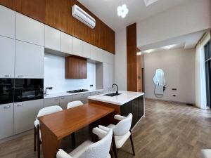 Bakı, həyət evi 4 otaqlı, satılır, 220 m² , 6 sot , Xəzər rayonu, Mərdəkan