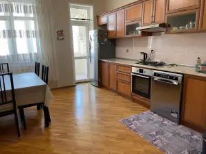 Bakı, yeni tikili 3 otaqlı, kirayə, 130 m²  , Yasamal rayonu