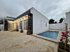 Bakı, bağ/həyət evi 4 otaqlı, satılır, 220 m² , 4.3 sot , Xəzər rayonu, Şüvəlan